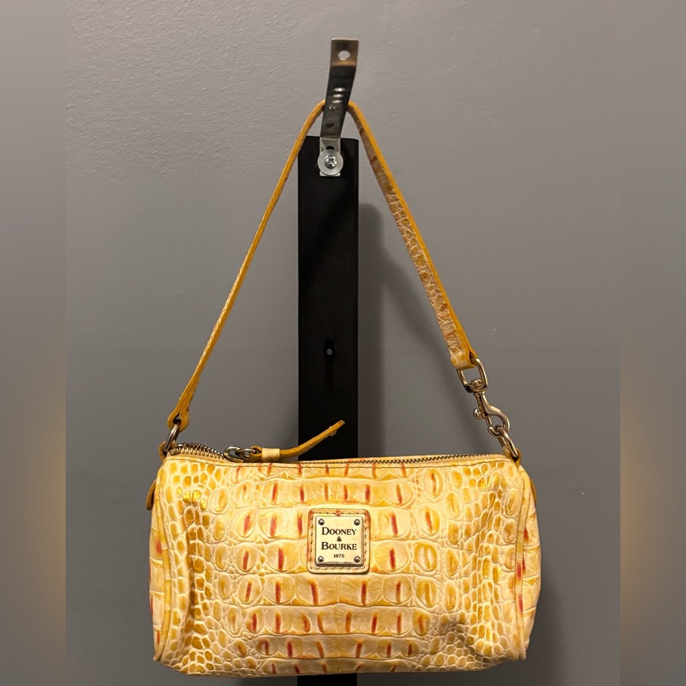 Dooney & Bourke Croc Embossed Leather Barrel Bag Purse with matching key fob - Picture 6 of 9